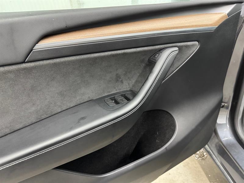 2023 Tesla Model Y - Image 26