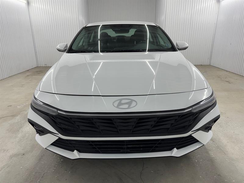 2025 Hyundai Elantra - Image 2