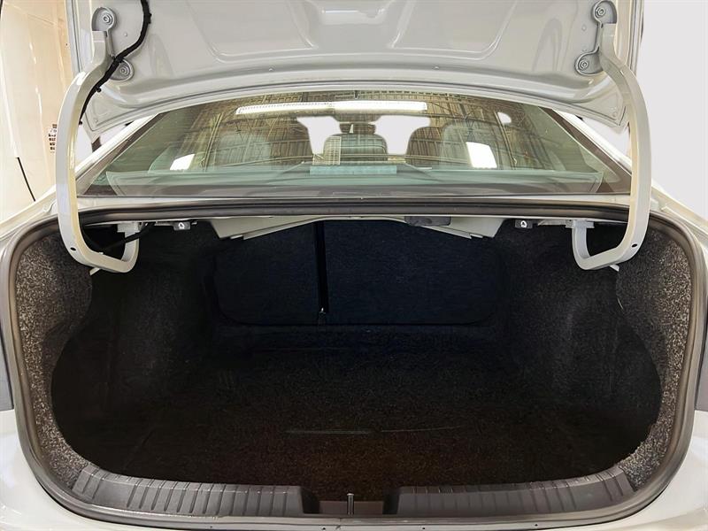 volkswagen Jetta 2023 - 12