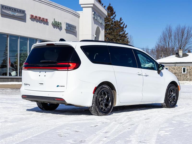 chrysler Pacifica 2024 - 8