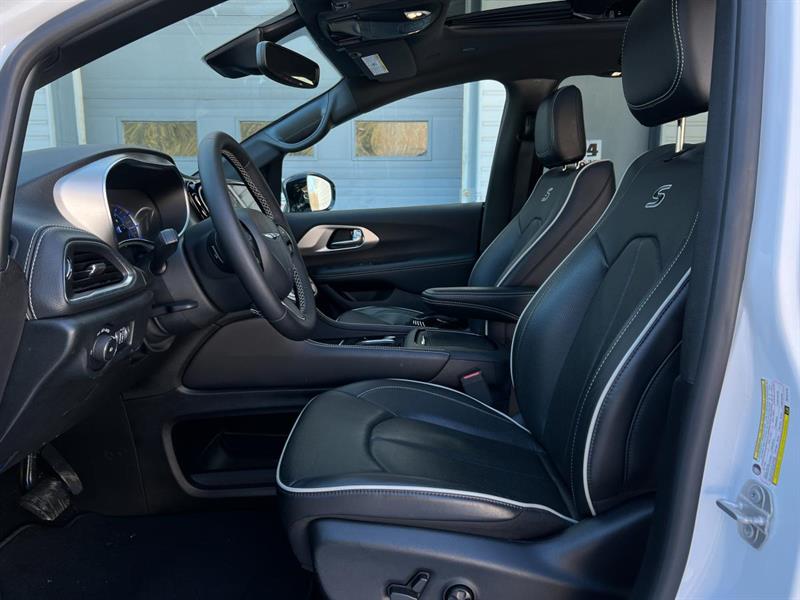 chrysler Pacifica 2024 - 11