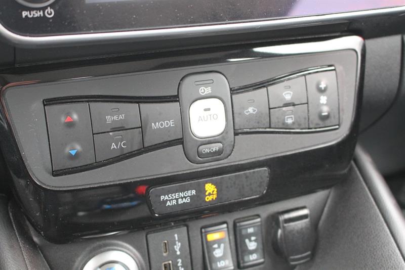 nissan LEAF 2022 - 17
