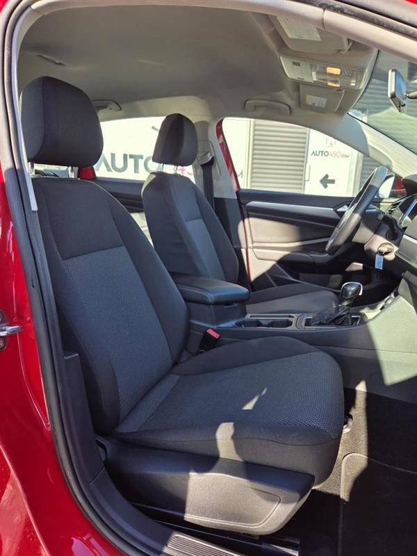 2019 Volkswagen Jetta - Image 11