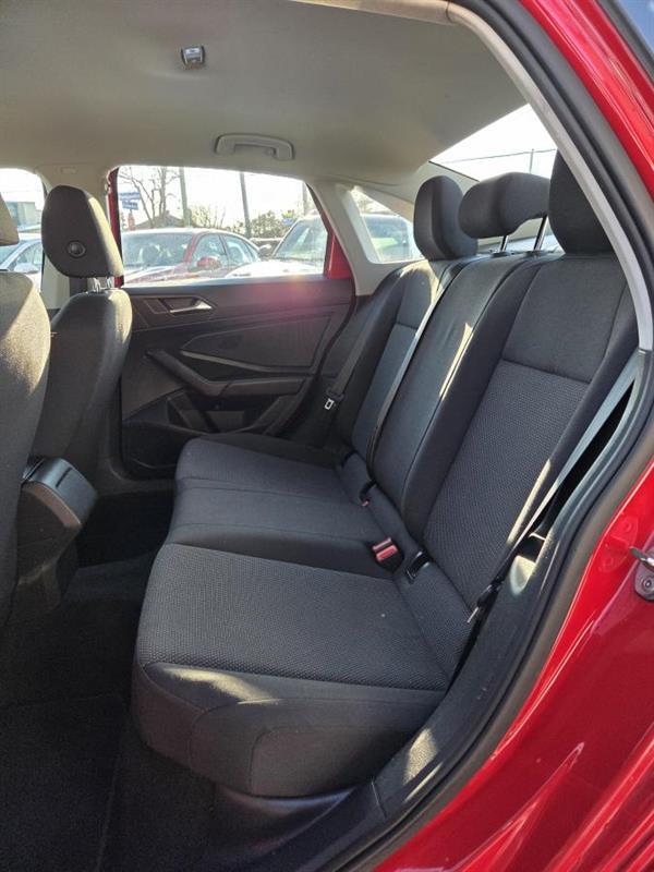 2019 Volkswagen Jetta - Image 13