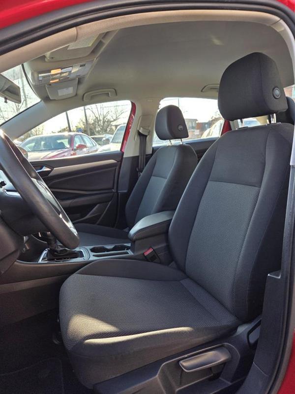 2019 Volkswagen Jetta - Image 16