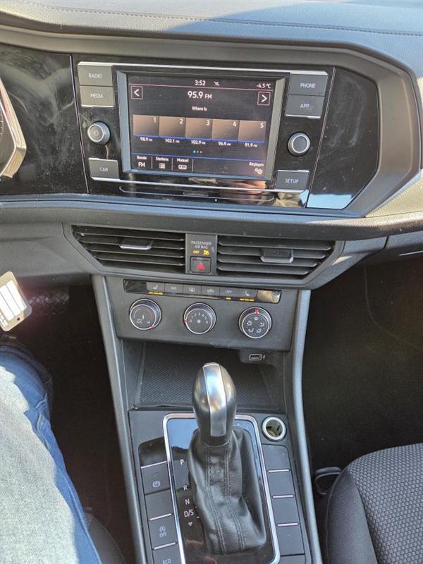 2019 Volkswagen Jetta - Image 20