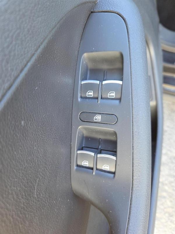 2014 Volkswagen Jetta - Image 17