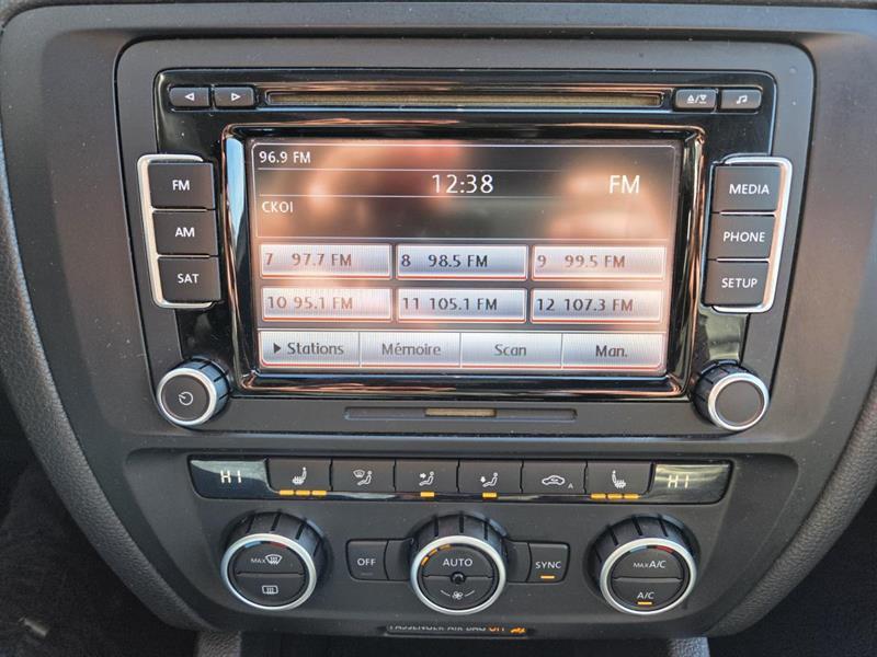 2014 Volkswagen Jetta - Image 22