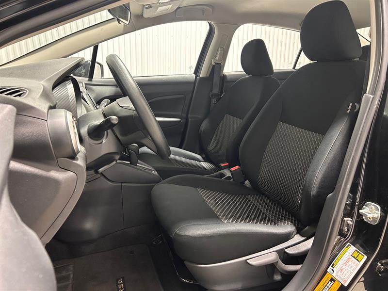 nissan Versa 2023 - 10