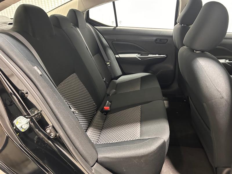 nissan Versa 2023 - 17