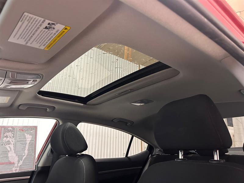 2017 Hyundai Elantra - Image 15