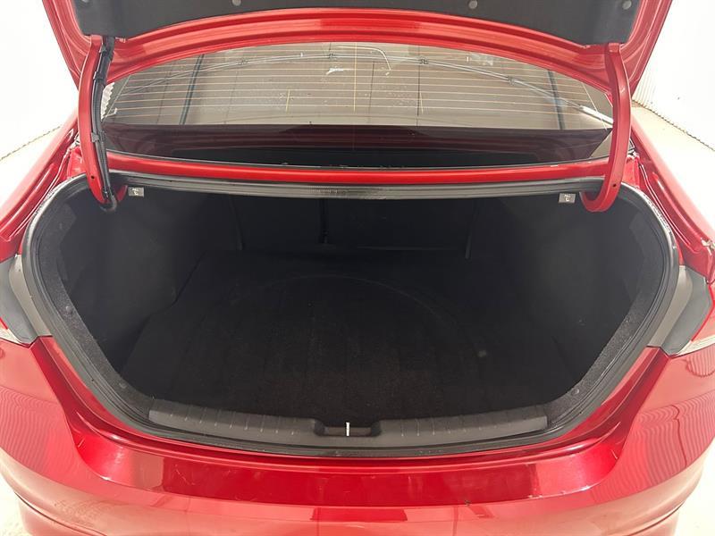 2017 Hyundai Elantra - Image 18