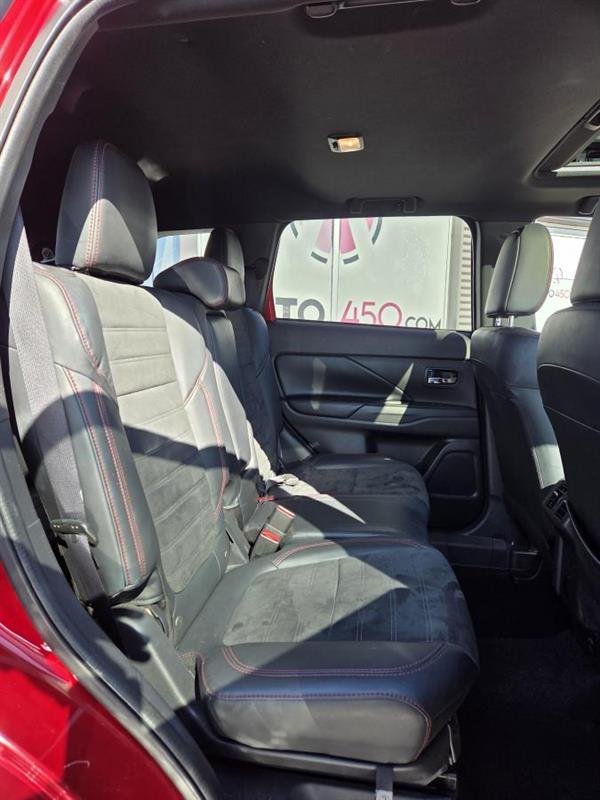 2020 Mitsubishi Outlander - Image 12