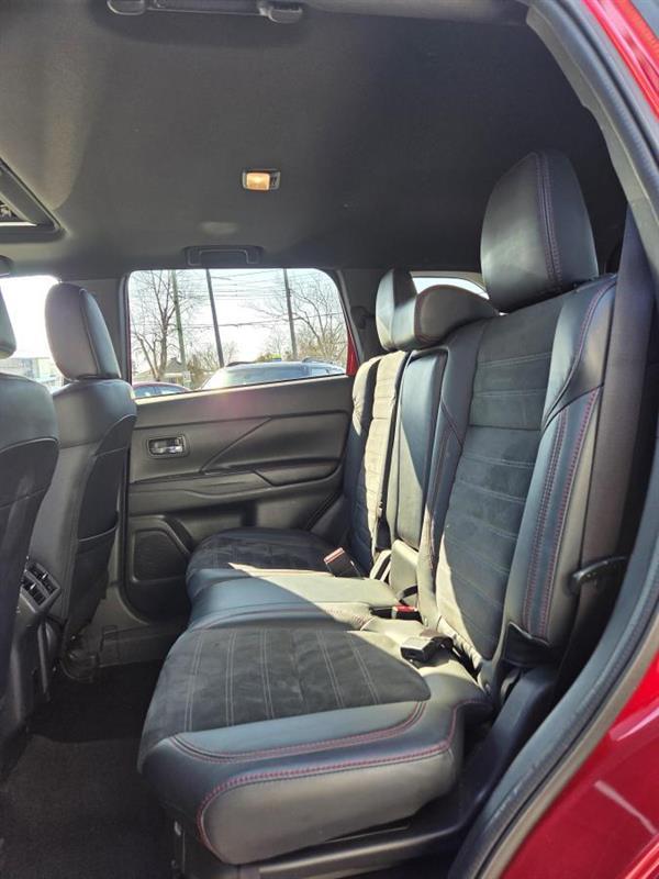 2020 Mitsubishi Outlander - Image 14