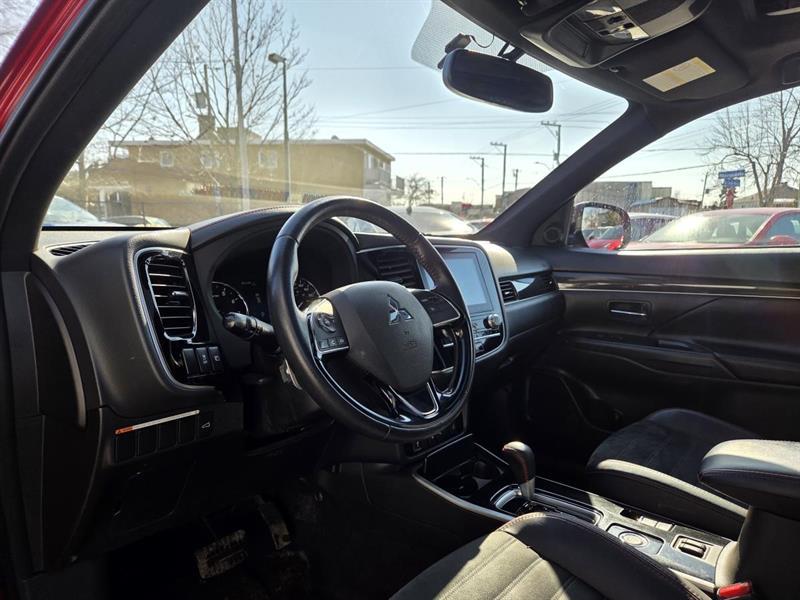 2020 Mitsubishi Outlander - Image 16