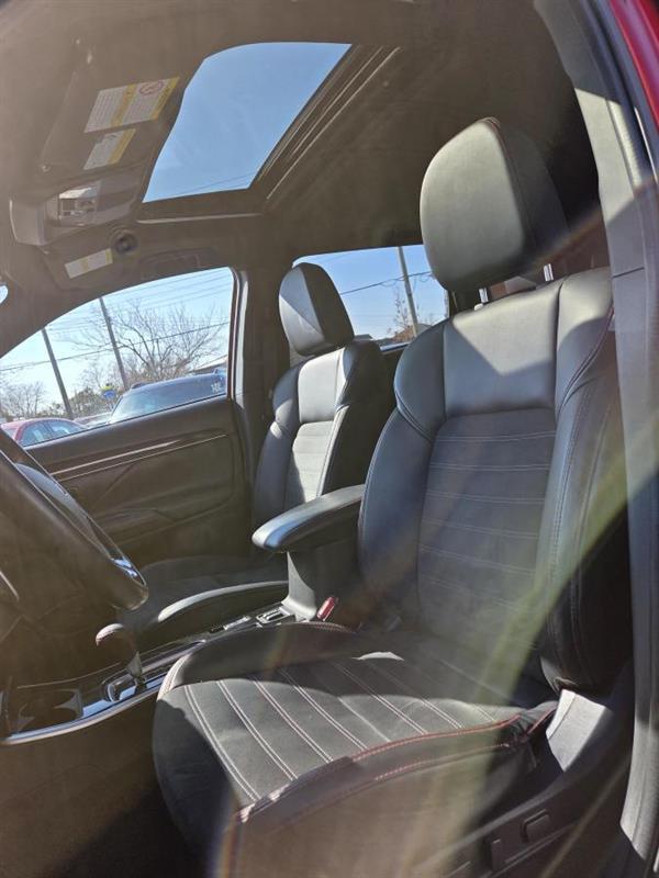 2020 Mitsubishi Outlander - Image 17