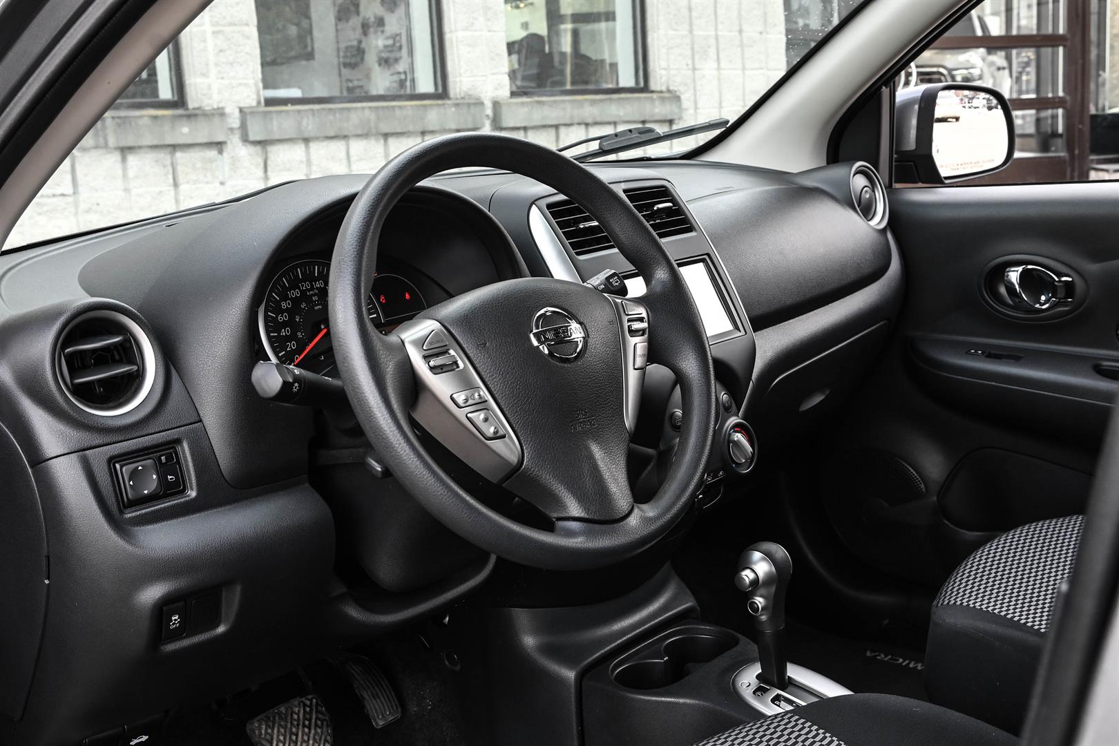 nissan Micra 2018 - 8