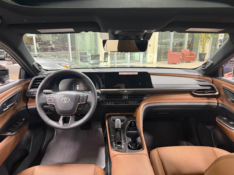 toyota Crown Signia 2025 - 14