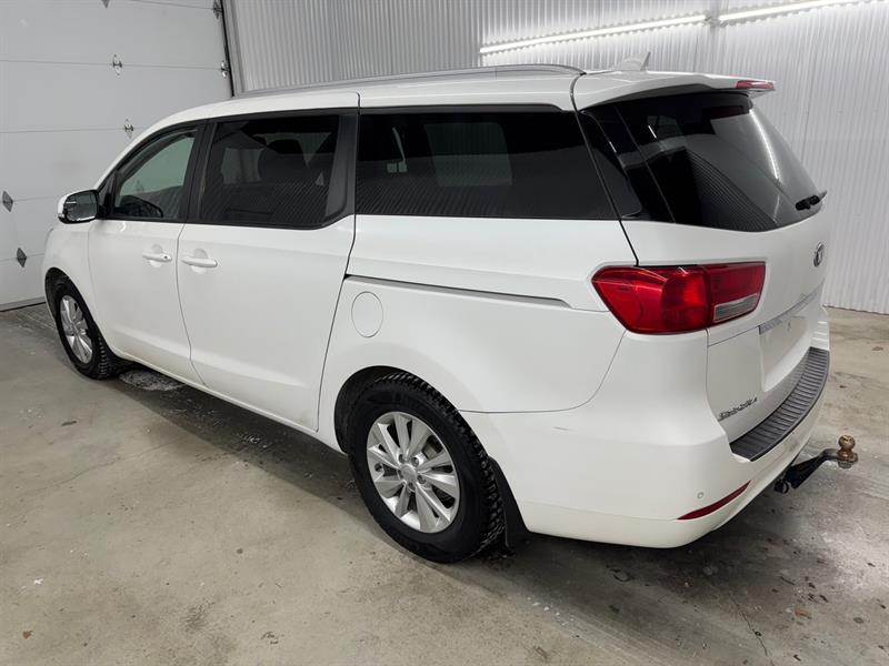 kia Sedona 2017 - 11