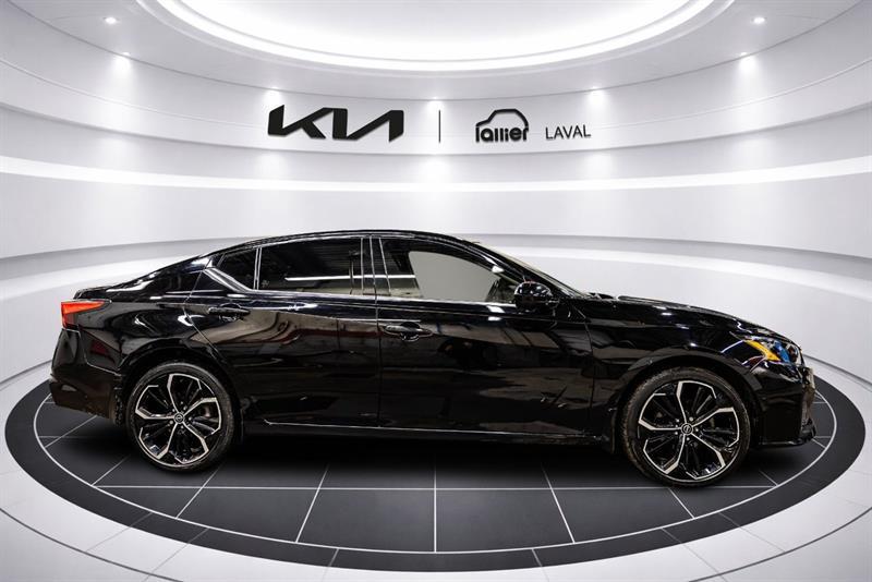 2023 Nissan Altima - Image 8