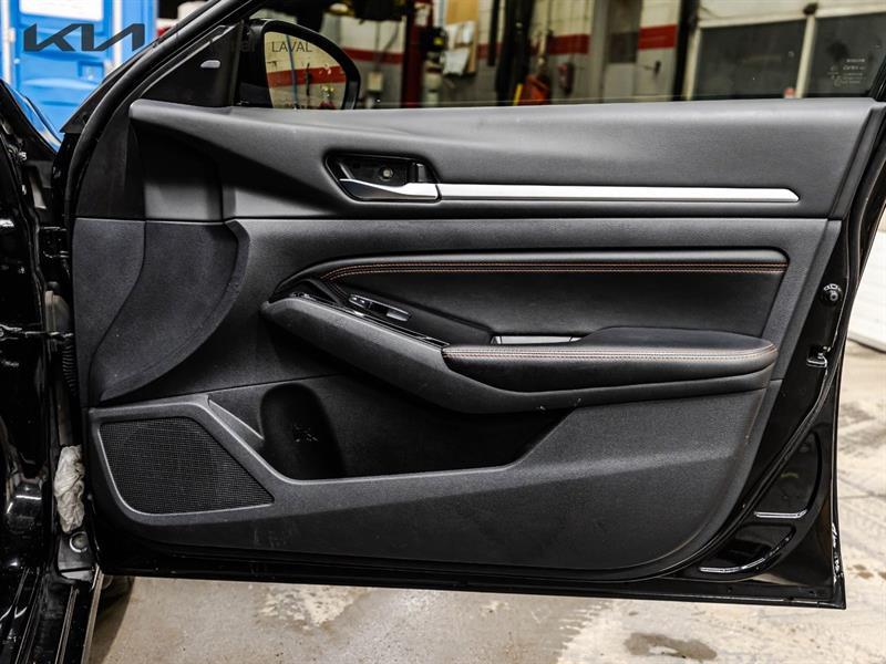 2023 Nissan Altima - Image 17