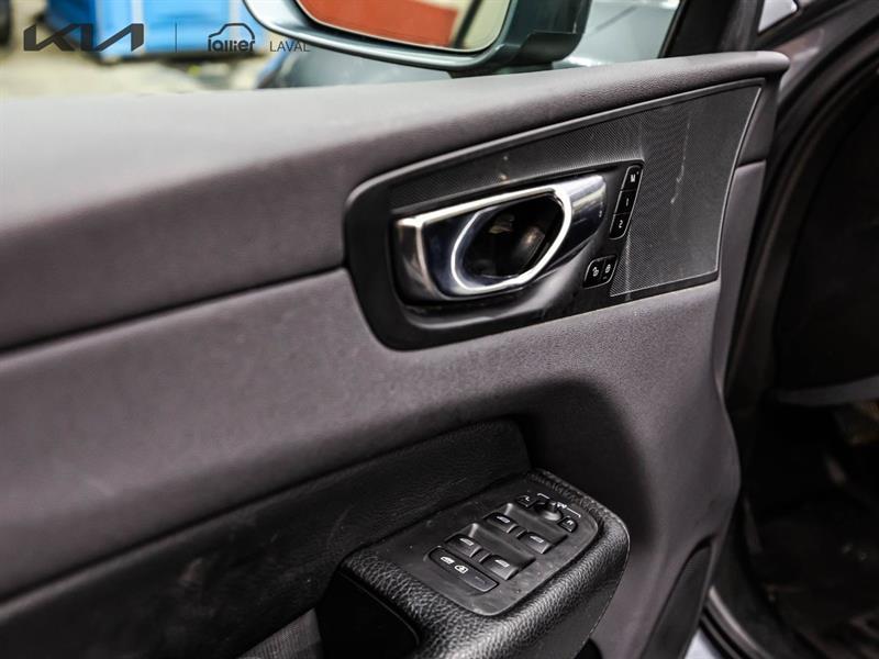 2021 Volvo XC60 - Image 11