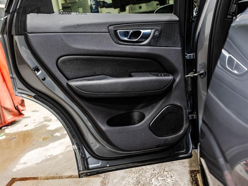 2021 Volvo XC60 - Image 12