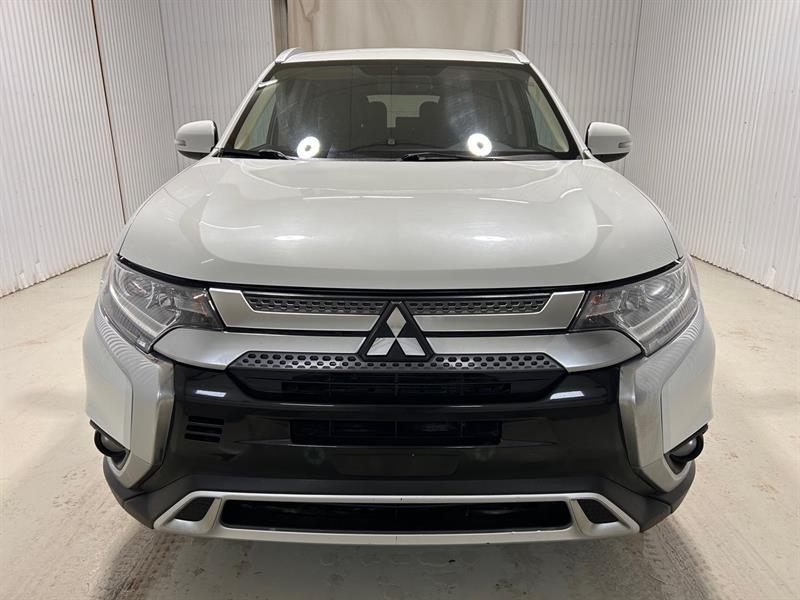 2020 Mitsubishi Outlander - Image 2