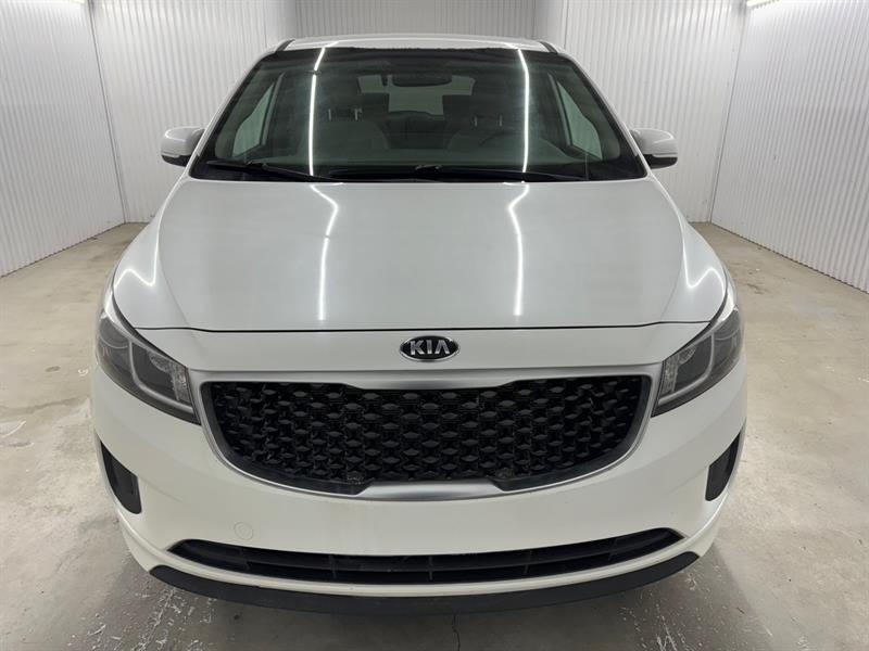 2017 Kia Sedona - Image 3