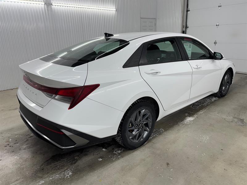 2025 Hyundai Elantra - Image 7