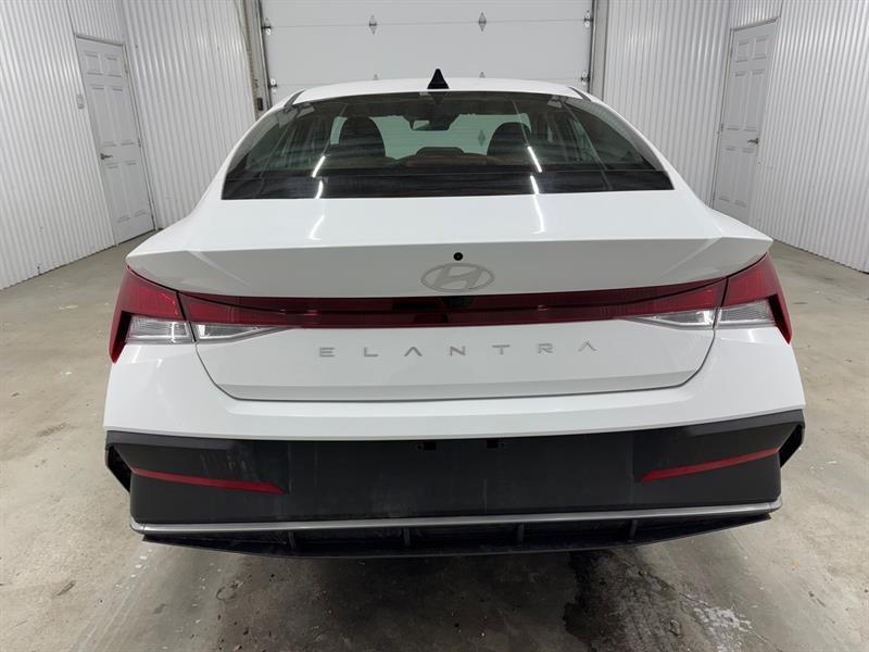 2025 Hyundai Elantra - Image 9