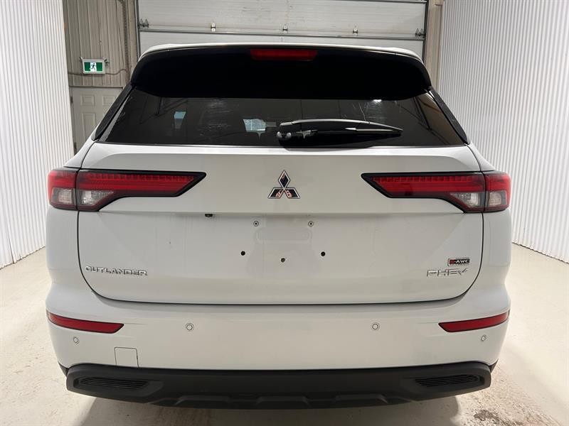 2023 Mitsubishi Outlander - Image 7