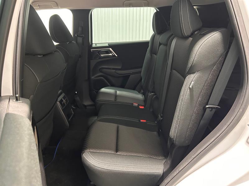 2023 Mitsubishi Outlander - Image 14