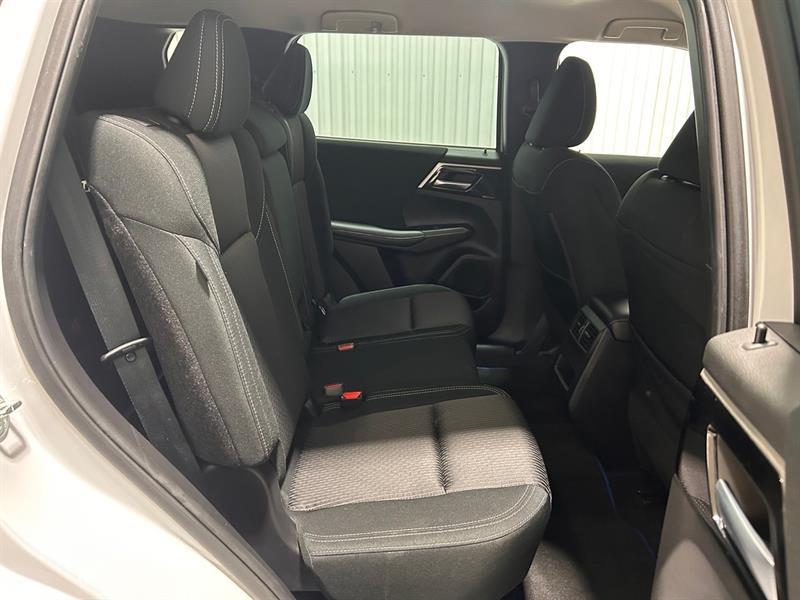 2023 Mitsubishi Outlander - Image 17