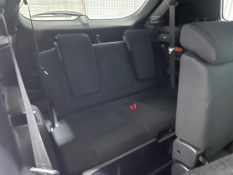 2023 Mitsubishi Outlander - Image 18