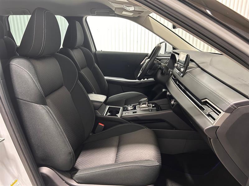 2023 Mitsubishi Outlander - Image 21