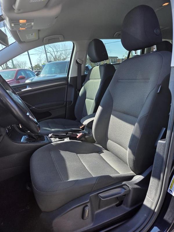 2019 Volkswagen Golf - Image 16