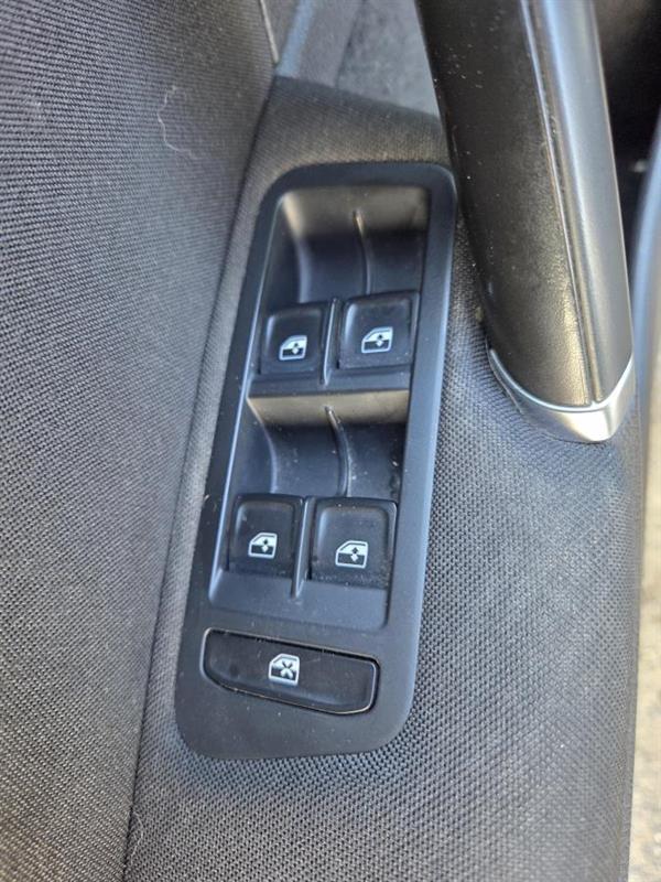 2019 Volkswagen Golf - Image 17