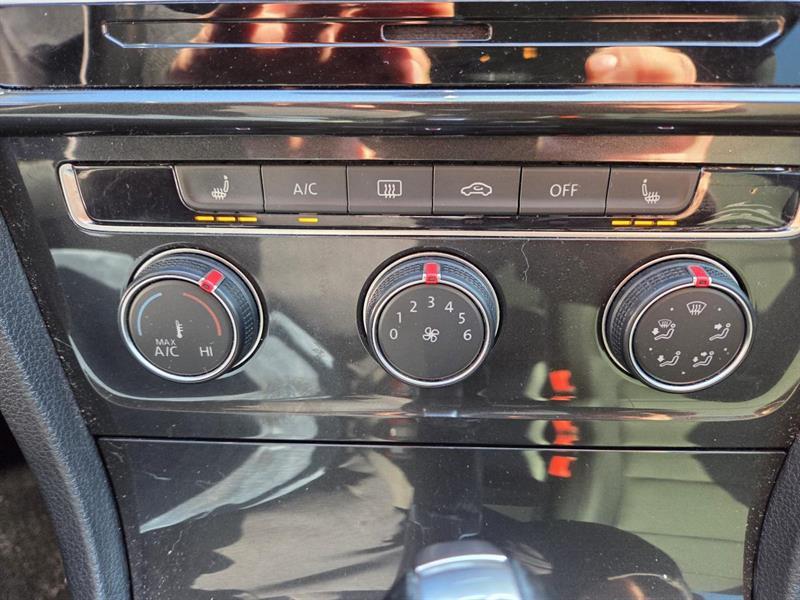 2019 Volkswagen Golf - Image 21