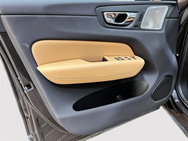 volvo XC60 2022 - 25