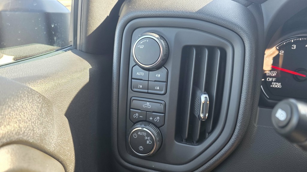 chevrolet Silverado 1500 2024 - 22