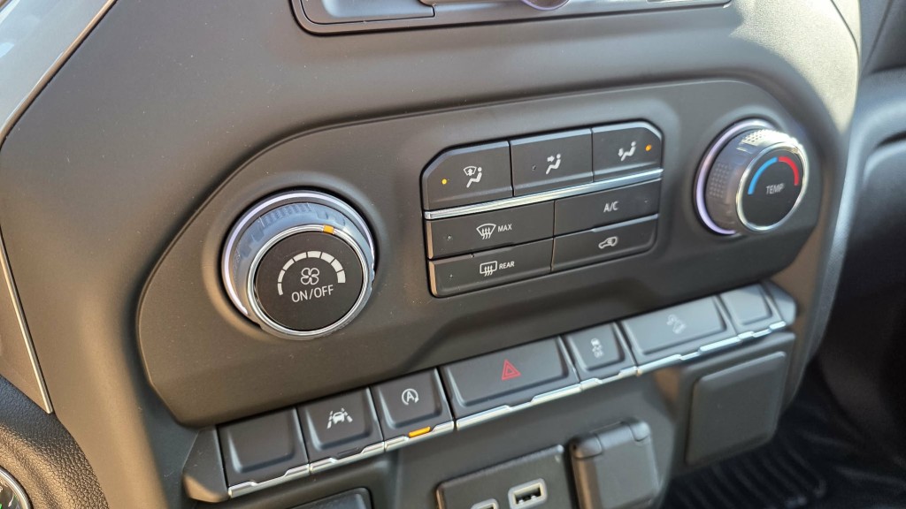 chevrolet Silverado 1500 2024 - 29