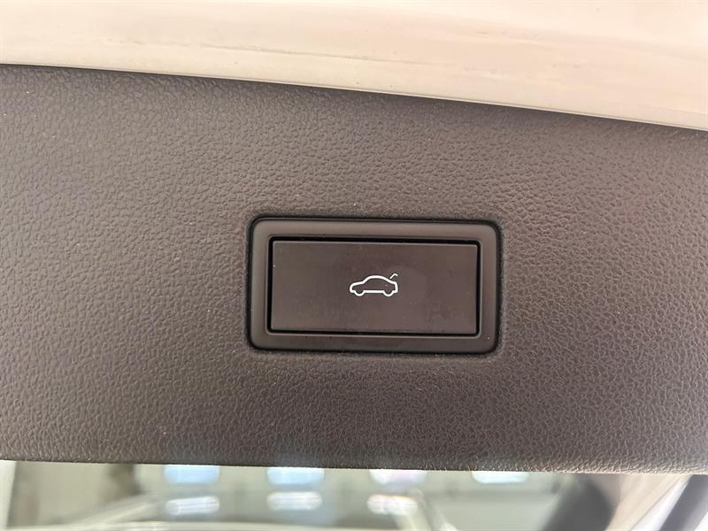 2022 Volkswagen Tiguan - Image 18