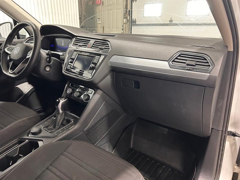 2022 Volkswagen Tiguan - Image 19
