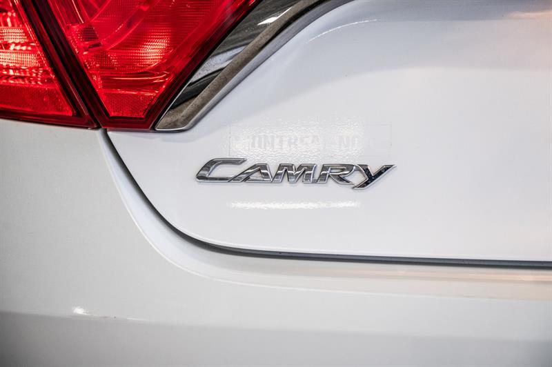 2015 Toyota Camry - Image 12