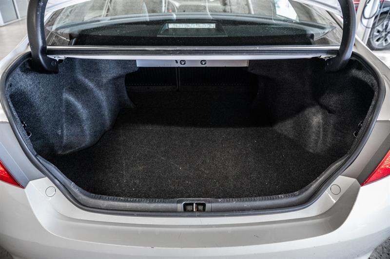 2015 Toyota Camry - Image 16