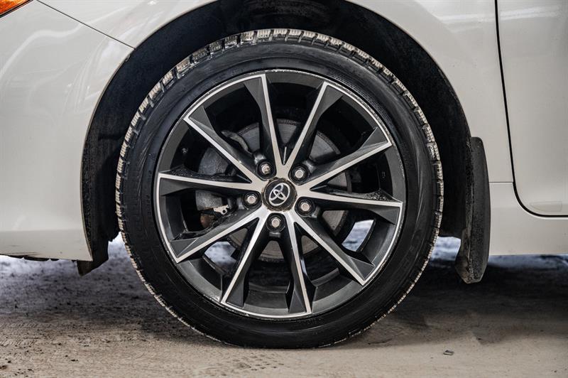 2015 Toyota Camry - Image 18