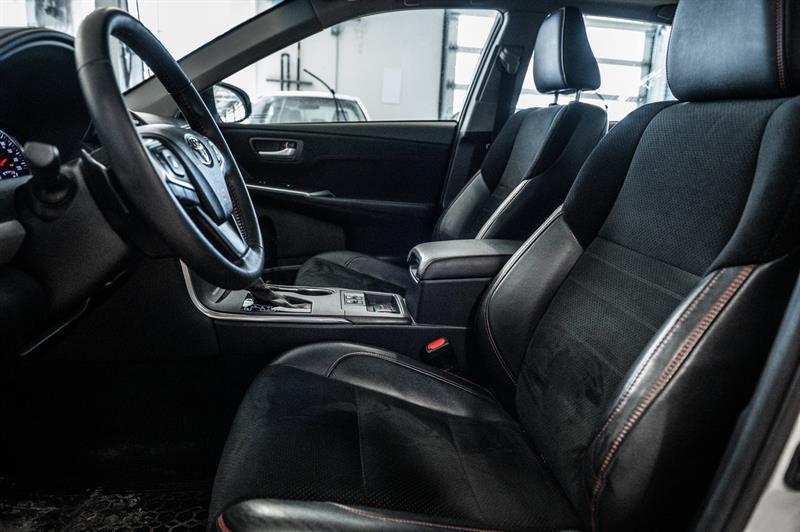 2015 Toyota Camry - Image 20