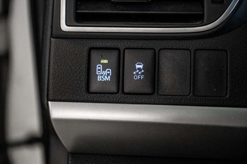 2015 Toyota Camry - Image 23