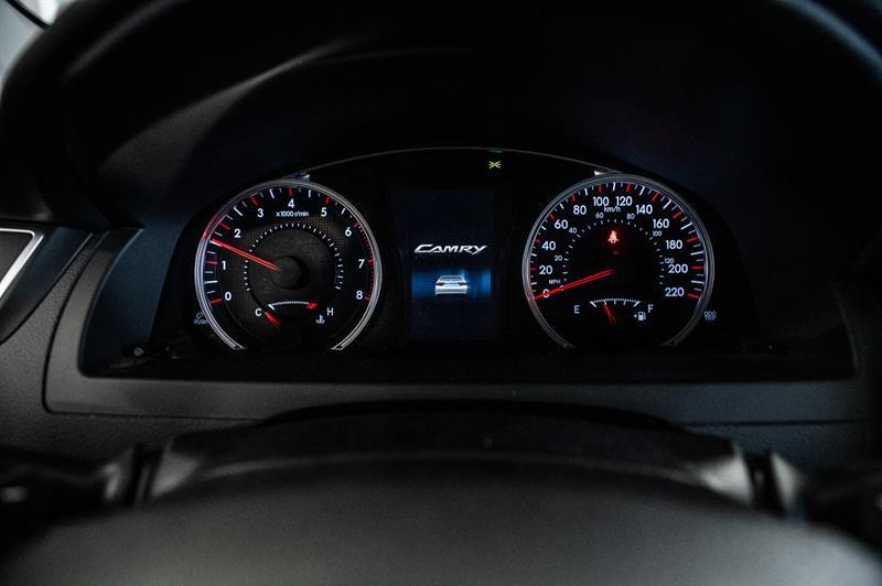 2015 Toyota Camry - Image 25